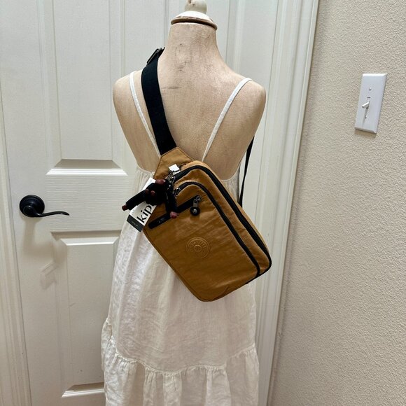 New Kipling KIA8X7 TARRY Hip Or Sling Crossbody Bag Lightweight - Picture 1 of 16